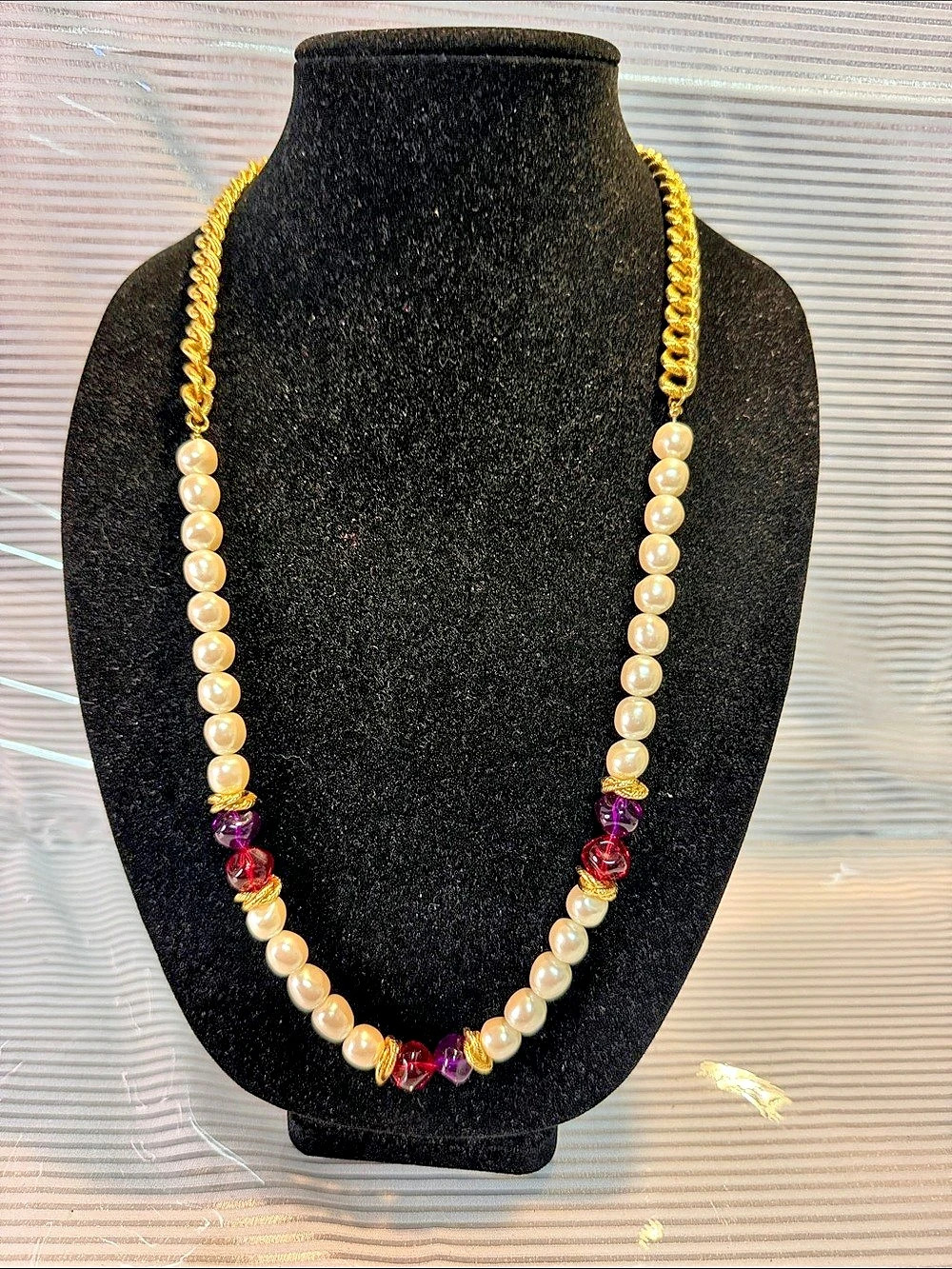 Pearl Beaded Chain Necklace in White & Gold Like New